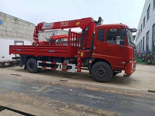 東風(fēng)天錦國六單橋隨車吊，上裝8噸各類吊機(jī)