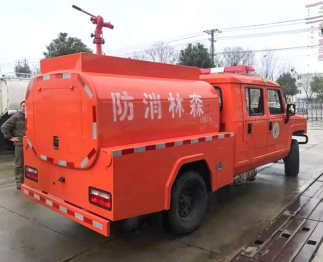 北汽四驅(qū)越野森林消防車