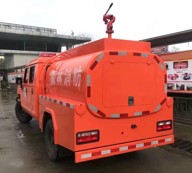 北汽四驅(qū)越野森林消防車